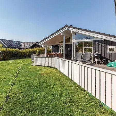 Casa vacanze Lovely In With Kitchen